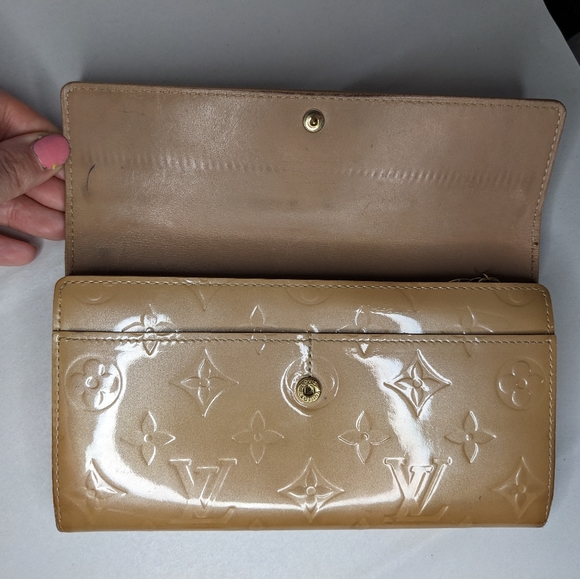Authentic Louis Vuitton Noisette monogram Vernis Sarah wallet - Picture 4 of 16
